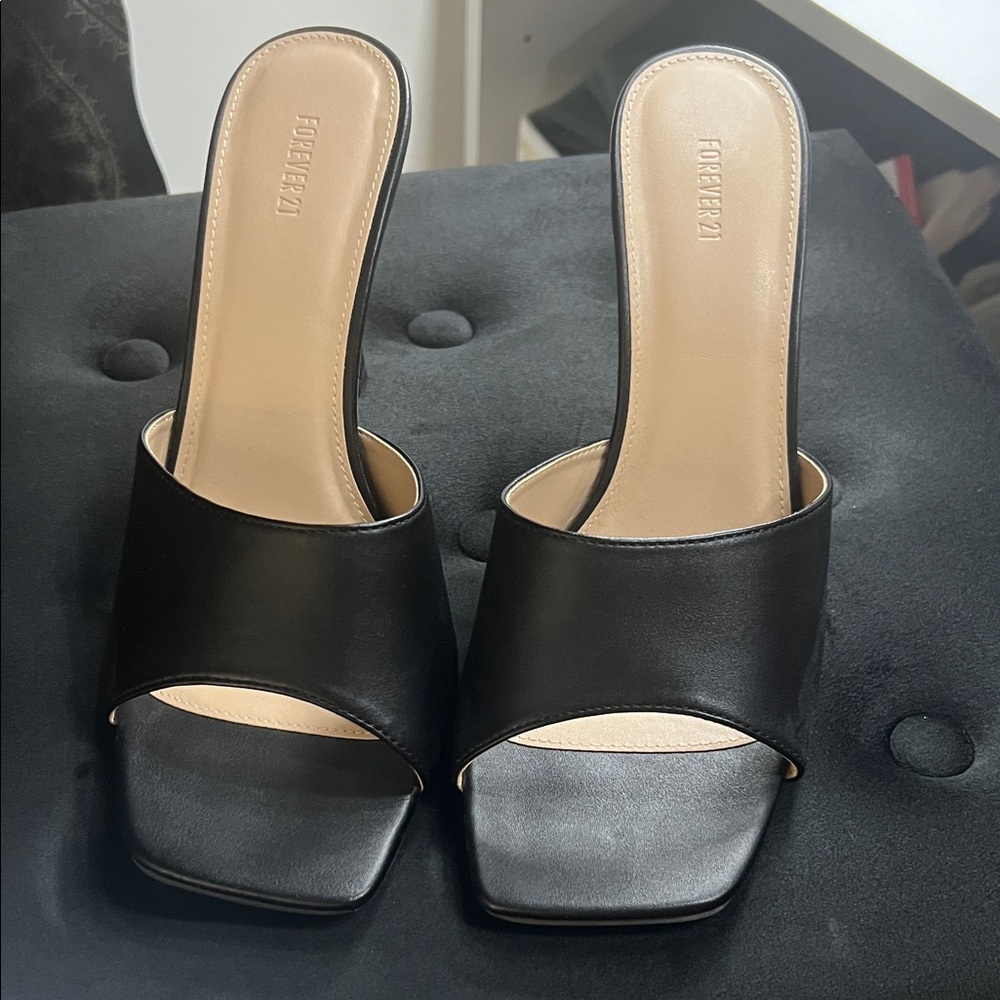 Forever 21 Black and Cream Women's Mules